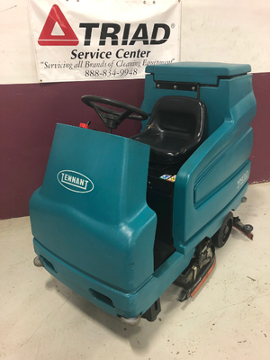 Tennant 7100 Ride On Sweeper main image