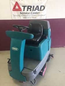 Tennant T7 Rider Scrubber