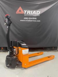 Global Industrial Electric Pallet Jack 988993 FR.jpg